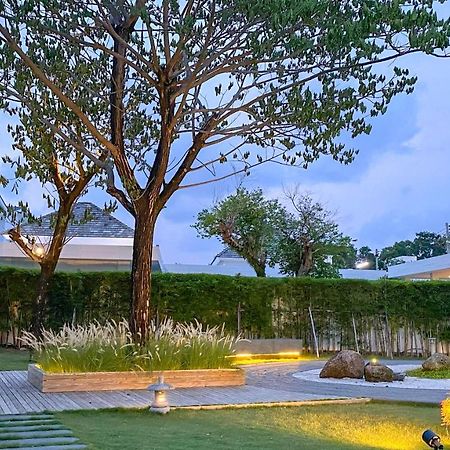 Happy Family Villa Phuket Buitenkant foto