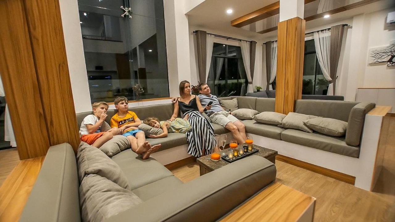 Happy Family Villa Phuket Buitenkant foto